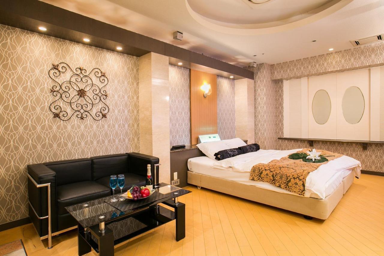 אוסקה Hotel Axis -アクシス- (Adults Only) מראה חיצוני תמונה