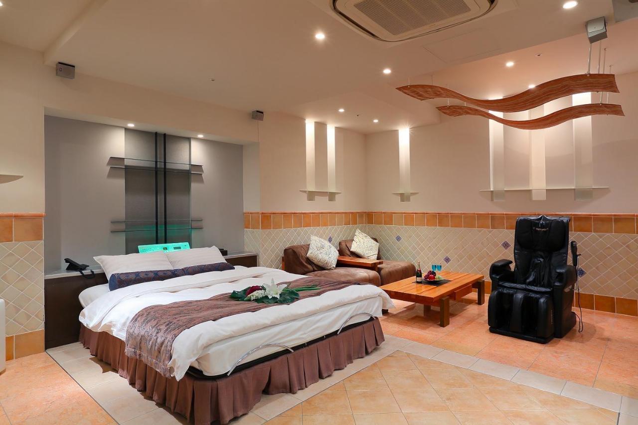 אוסקה Hotel Axis -アクシス- (Adults Only) מראה חיצוני תמונה