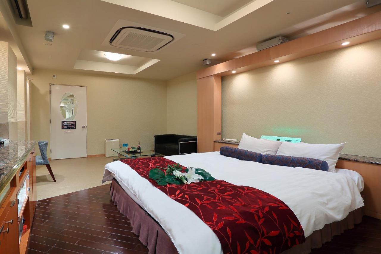 אוסקה Hotel Axis -アクシス- (Adults Only) מראה חיצוני תמונה