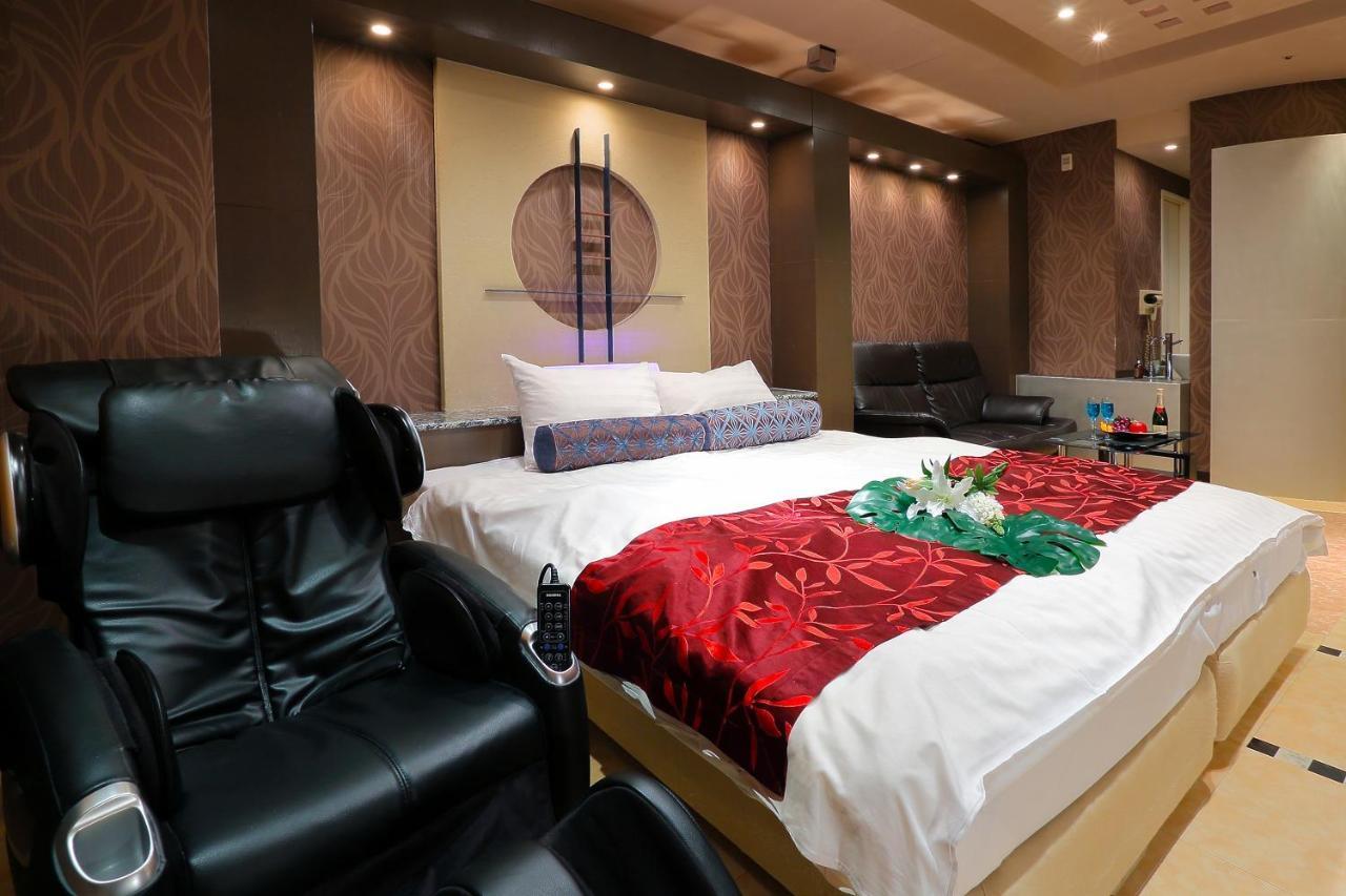 אוסקה Hotel Axis -アクシス- (Adults Only) מראה חיצוני תמונה