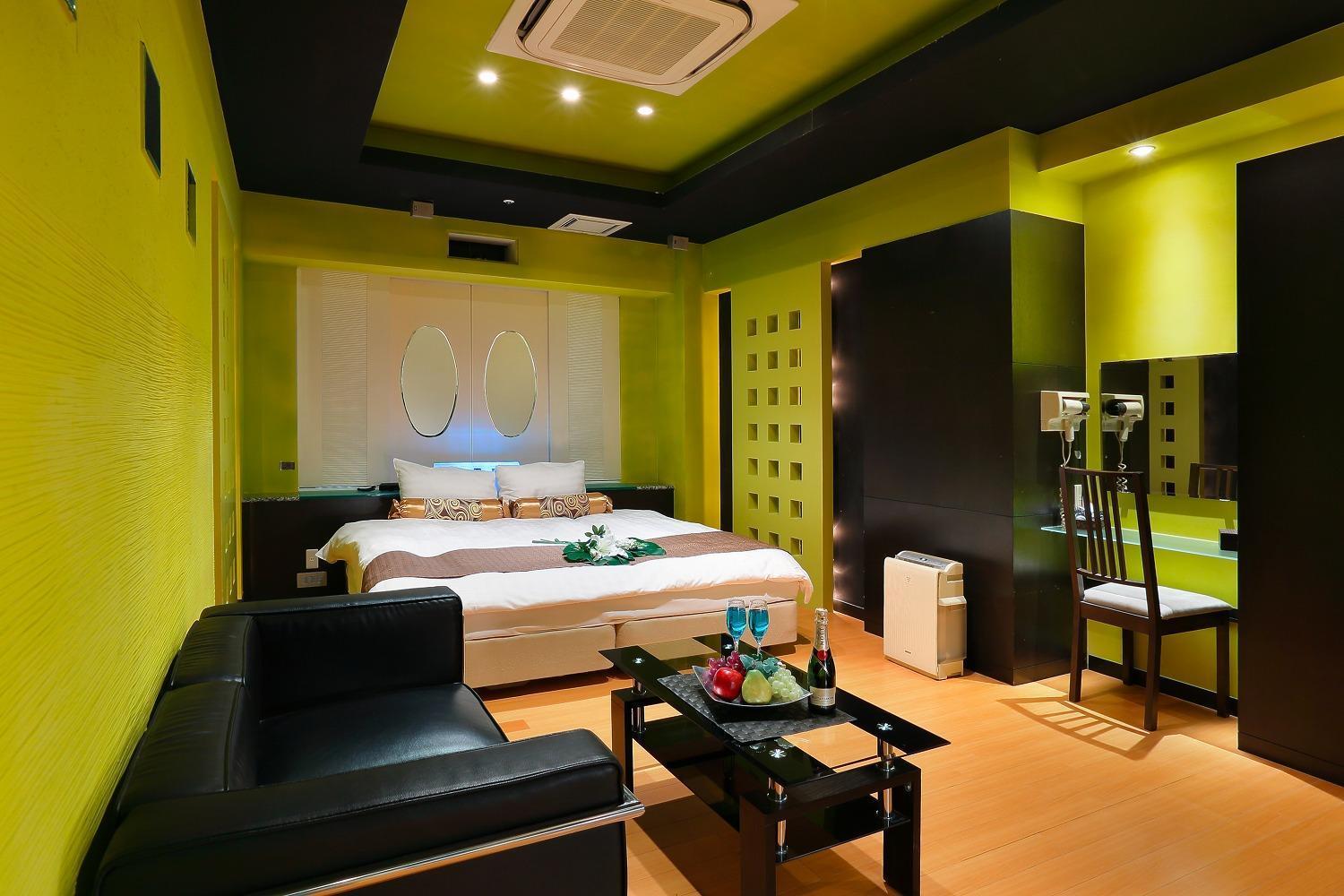 אוסקה Hotel Axis -アクシス- (Adults Only) מראה חיצוני תמונה